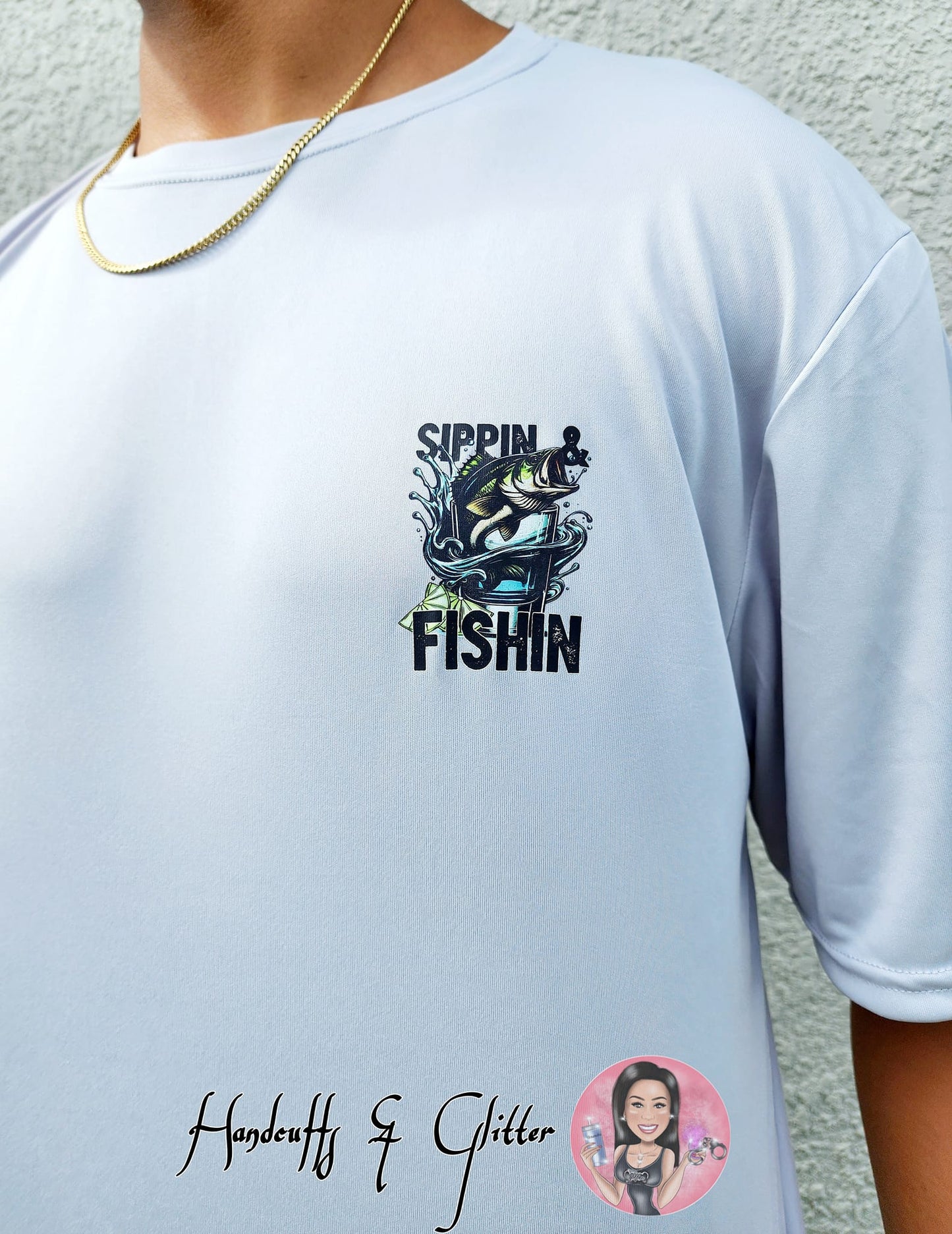 T-Shirt: Men's "Sippin & Fishin"